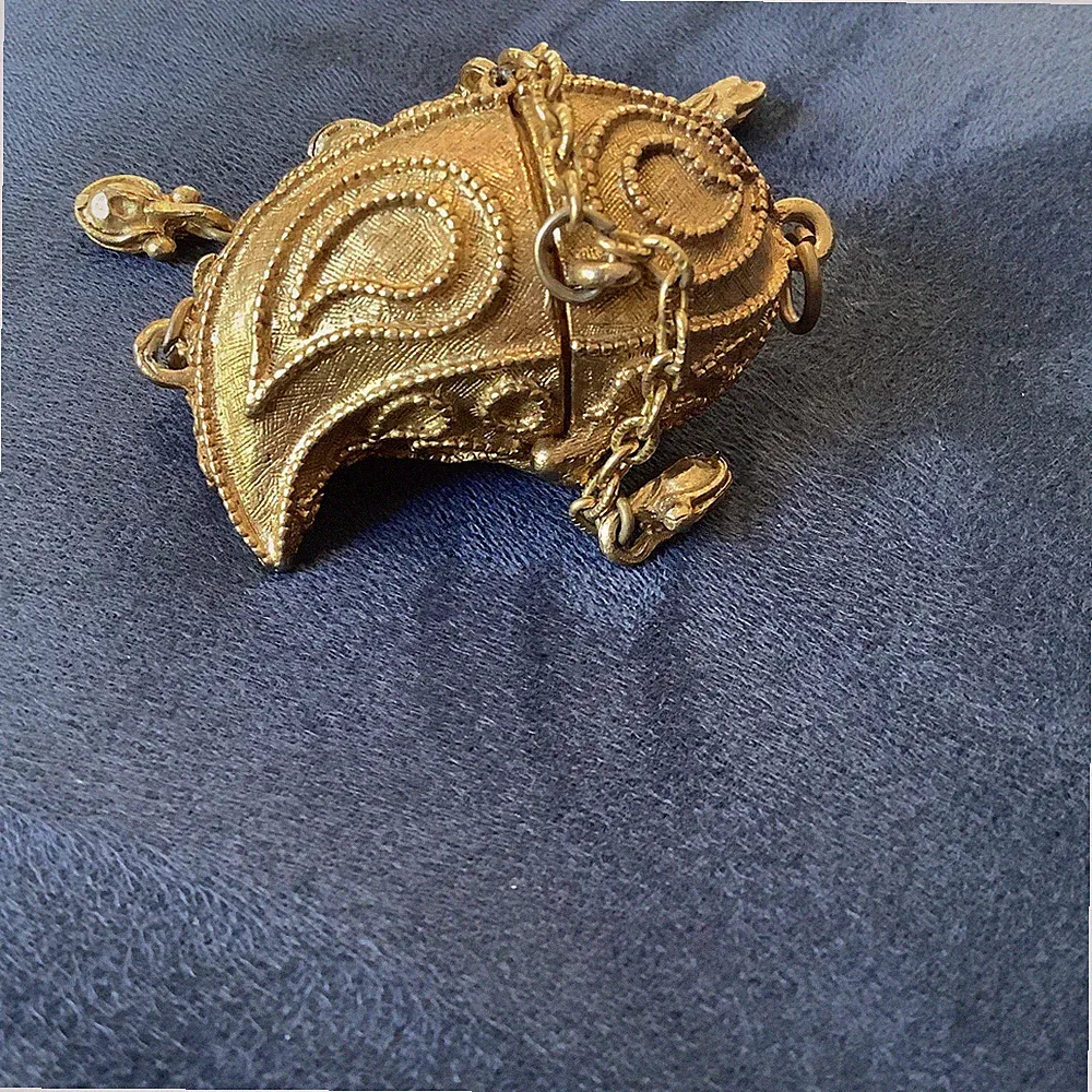 VINTAGE AZUREE ESTEE LAUDER PAISLEY TASSEL SUNSHINE SOLID PERFUME PENDANT MCM