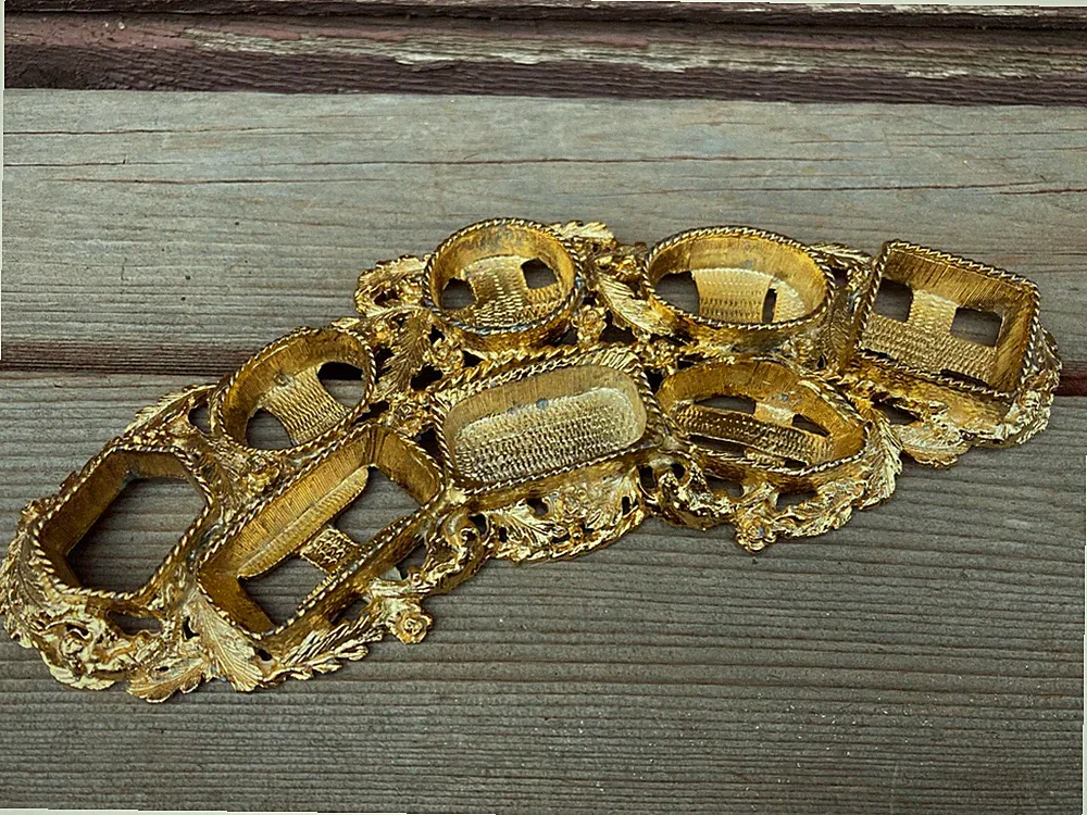 VTG MCM GOLDTONE SOLID PERFUME COMACT VANITY CADDY HOLDER ?
